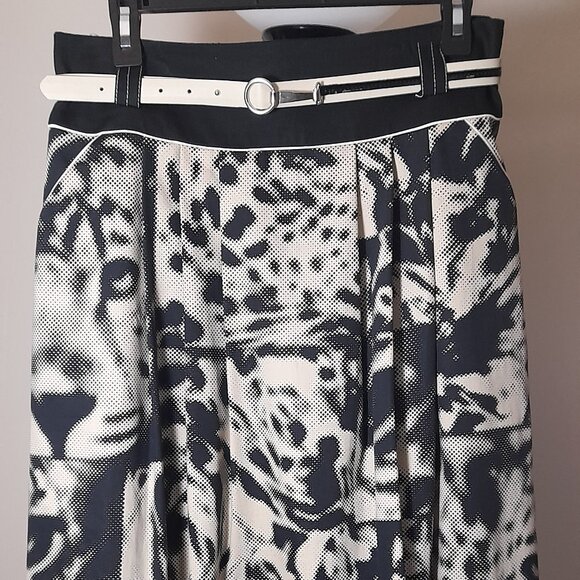 Brand New Tiger designed skirt with Belt - Picture 1 of 2